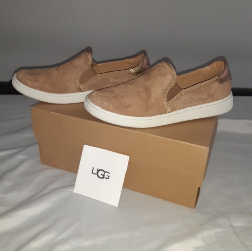 UGG AUSTRALIA WOMENS SLIP ON SNEAKERS